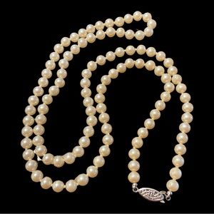 Vintage strand of faux pearls